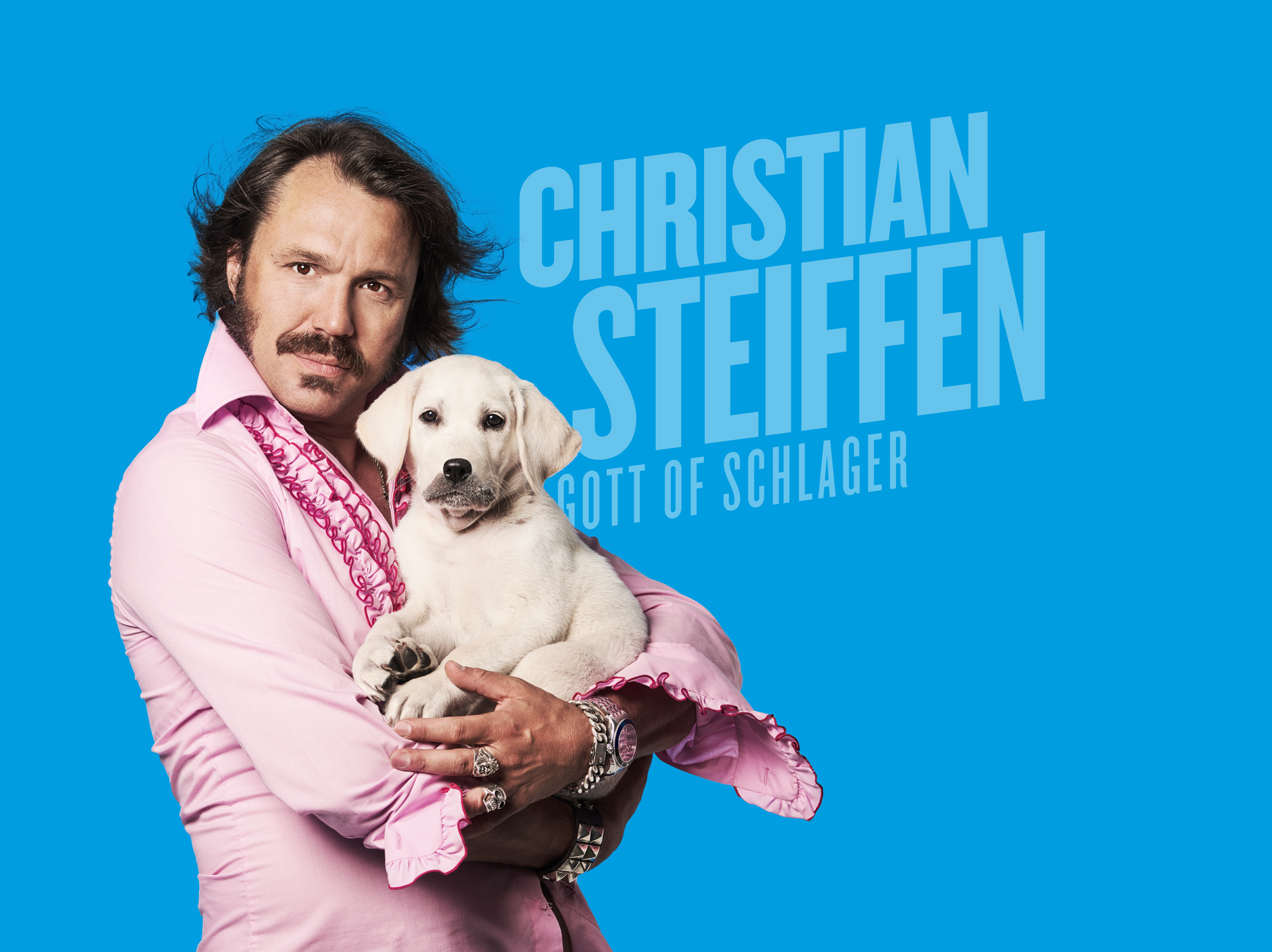 Christian Steiffen Gott of Schlager mit Hund und Kerze